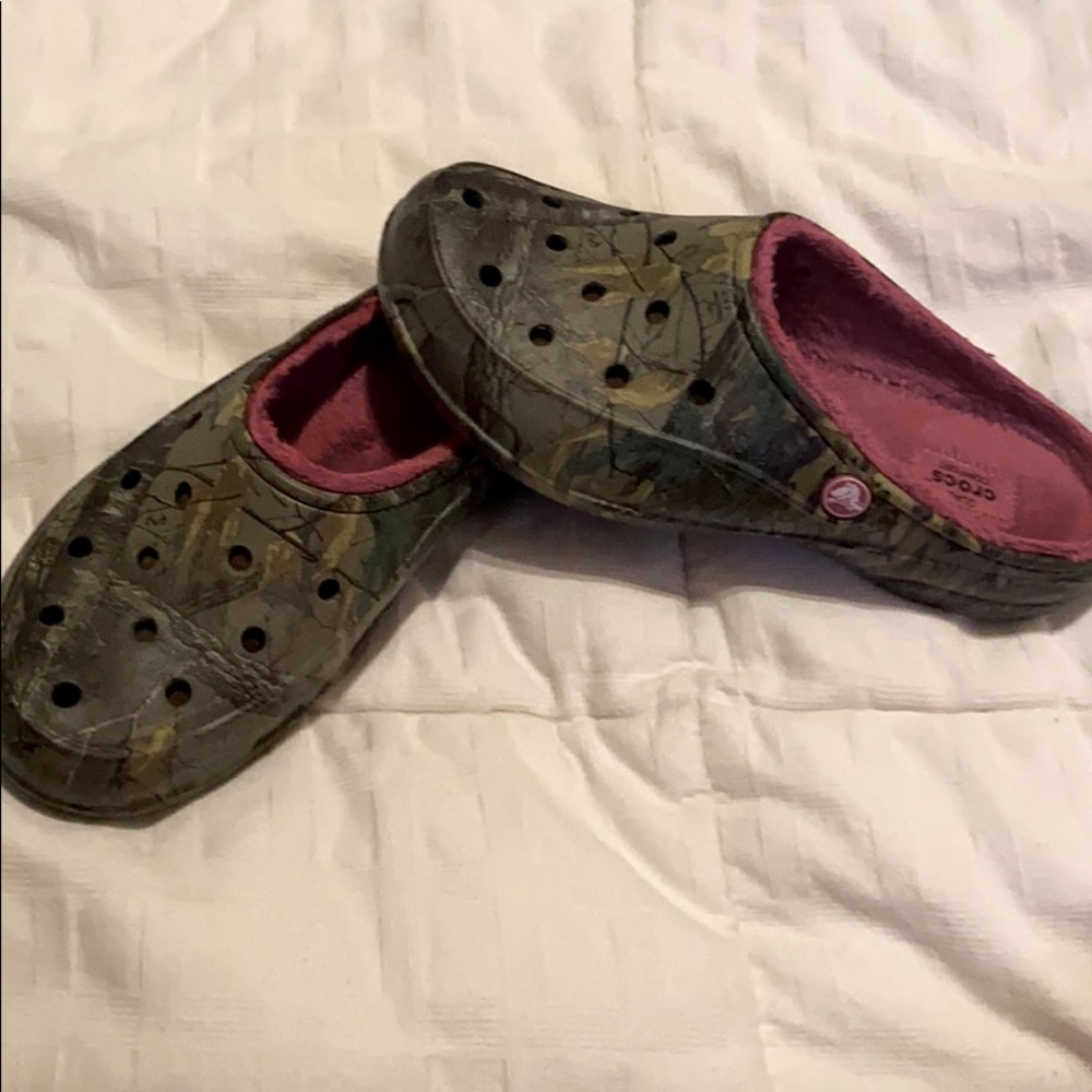Dual comfort camo crocs